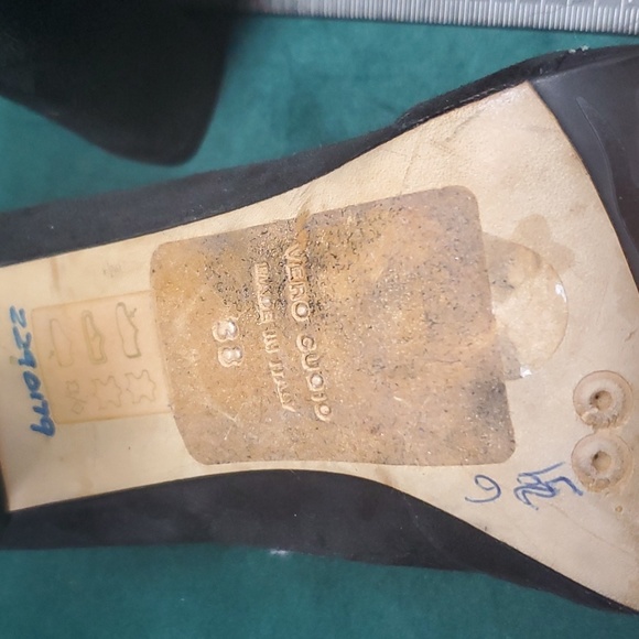 Adorable Italian Taryn Rose black & pink plaid round toe heels. - Picture 14 of 14